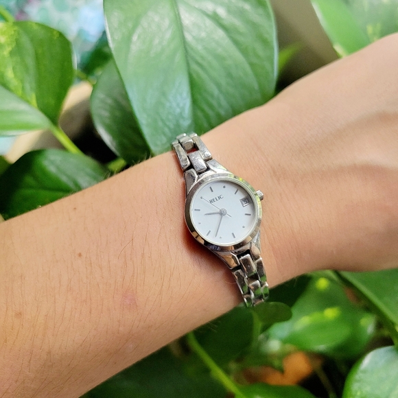 Classic Silver Relic Dainty Calendar Watch - Picture 5 of 13